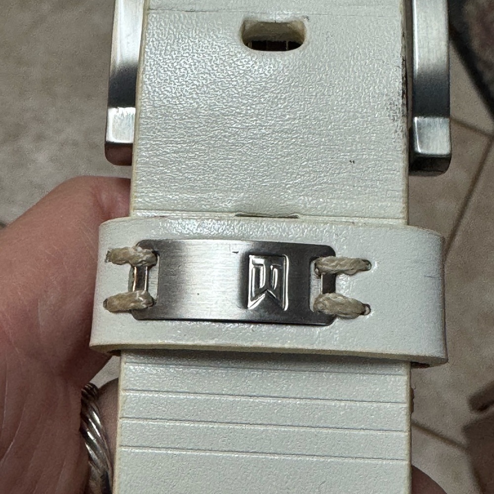 Tiger Woods White Leather Belt Size 42 - Picture 8 of 9